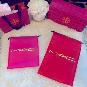 MAC Cosmetics: TWO EXCLUSIVE MET GALA make up bags! 🙌🏼💗❤️🔥